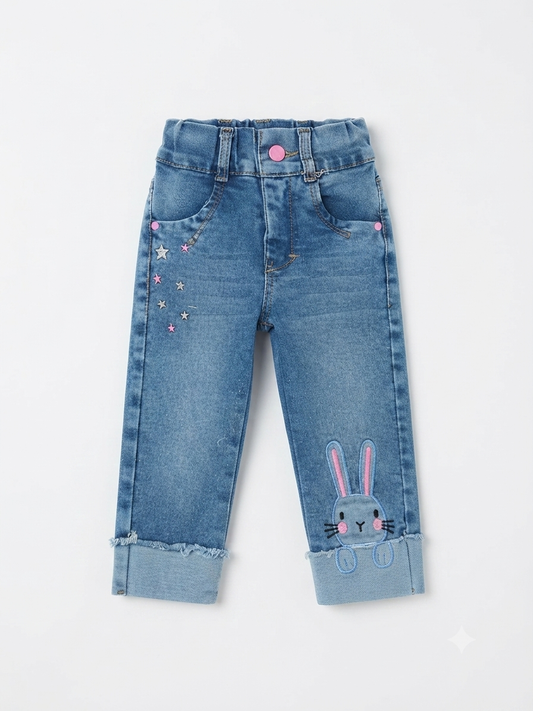 Pantalón niña de mezclilla con bordado de conejito
