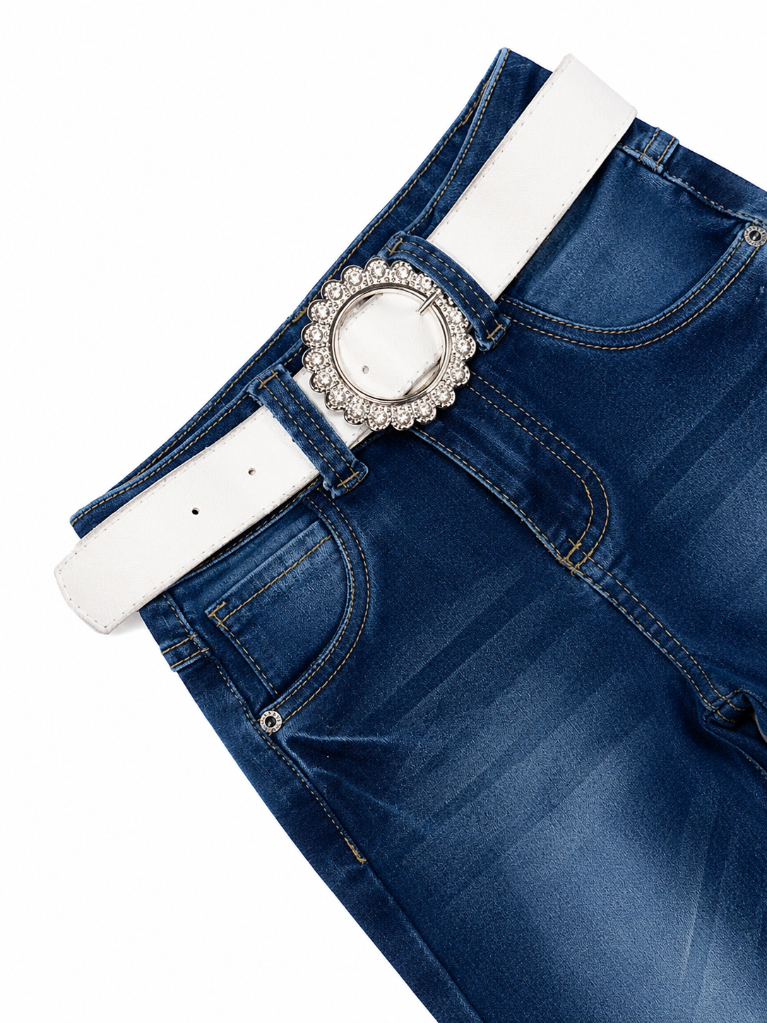 Pantalón niña acampanado de mezclilla con cinturón blanco