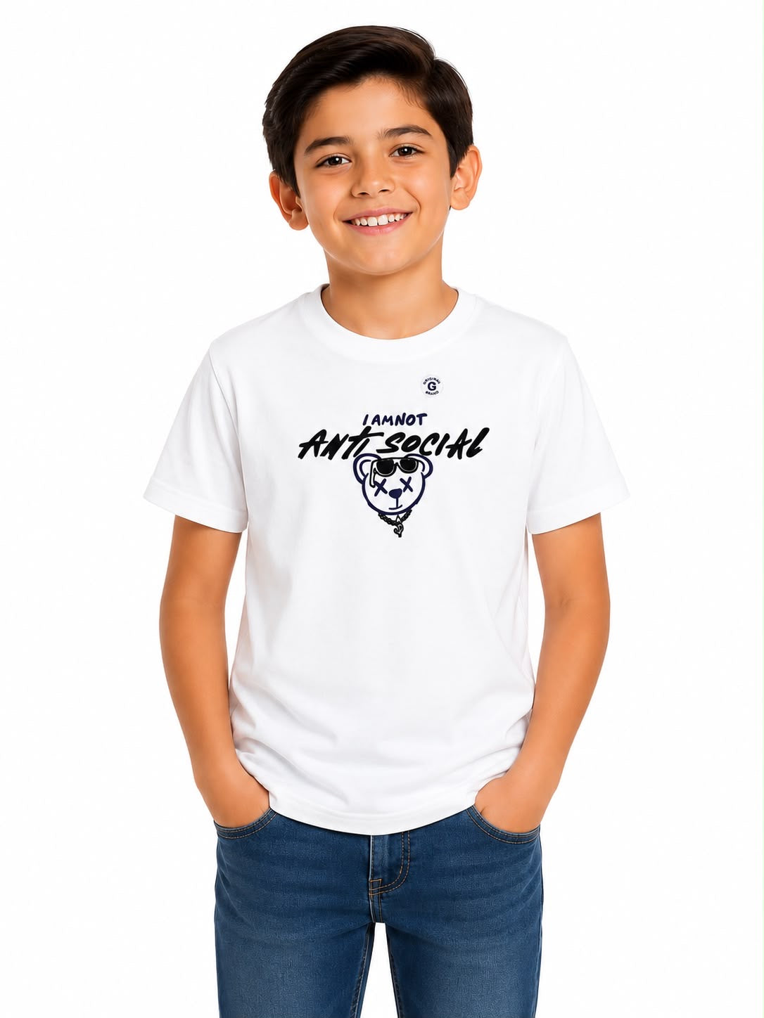Playera niño cuello redondo manga corta color blanco con estampado frontal moderno