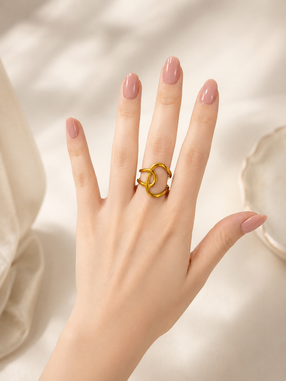 Anillo dama dorado diseño entrelazado ✨