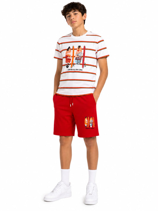 Set niño playera de rayas con estampado de surf y short rojo