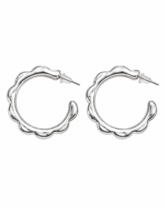 Aretes dama de aro plateado ondulado