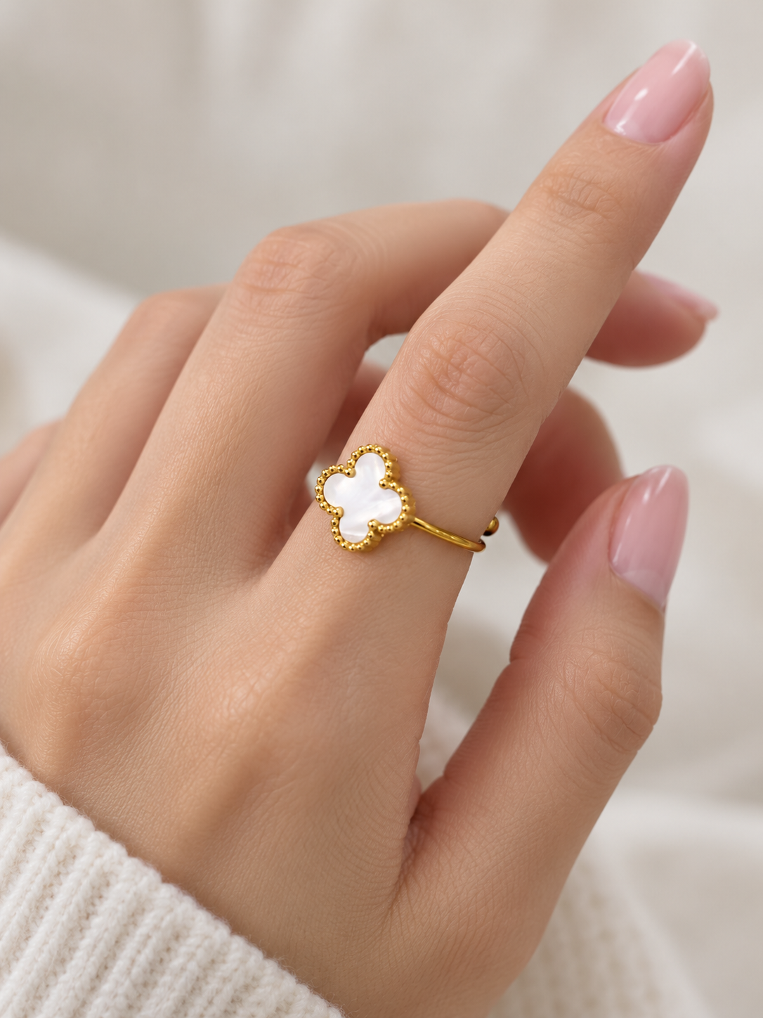 Anillo dama trébol blanco ajustable