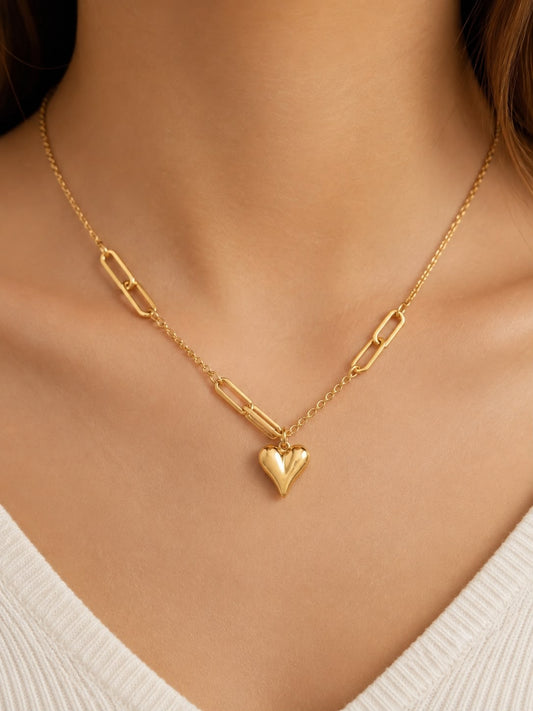 Collar accesorio dama con dije de corazón dorado