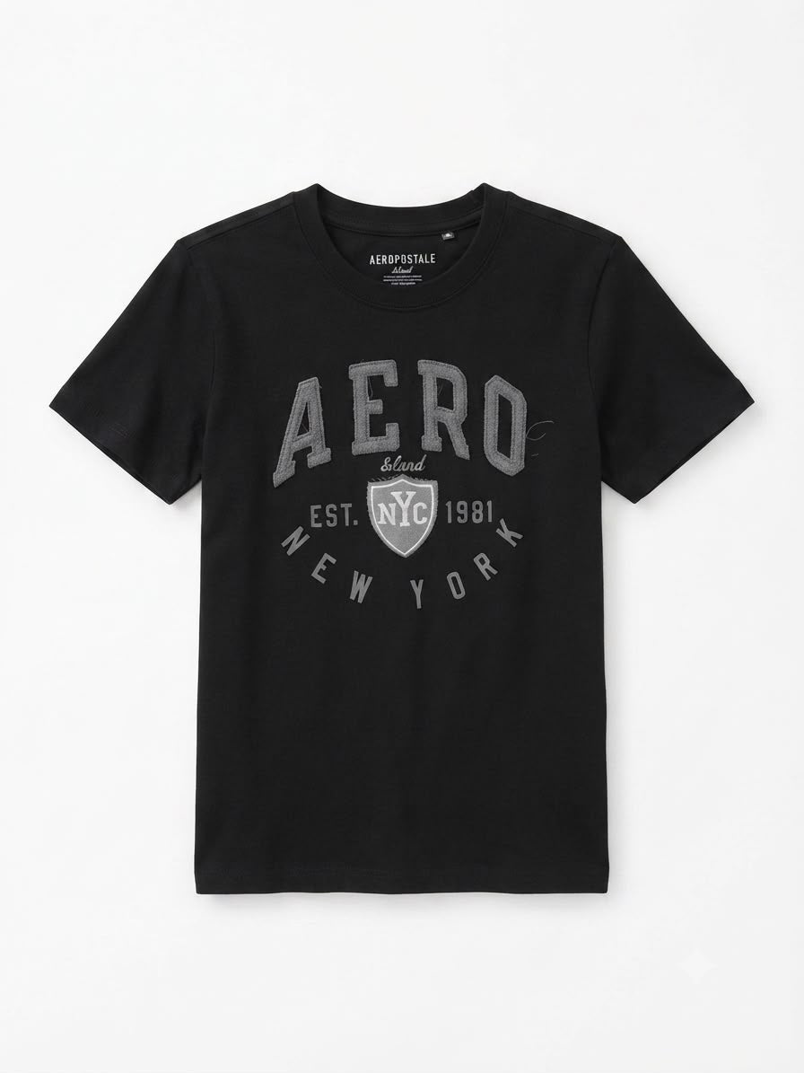 Playera niño cuello redondo color negro con estampado frontal