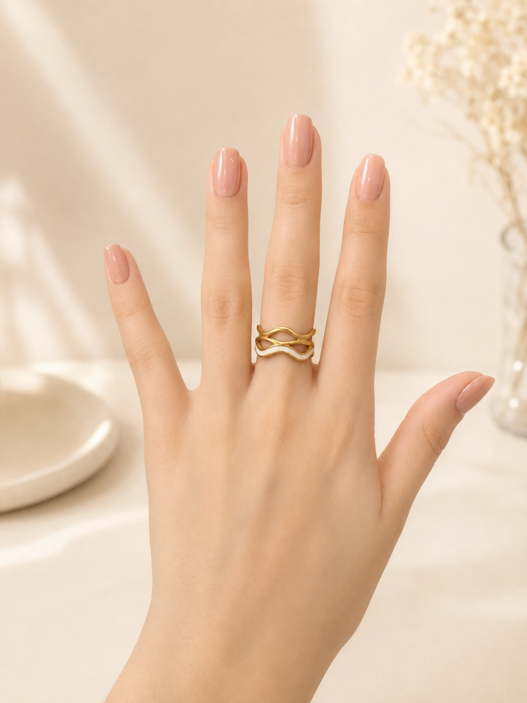 Anillo dama dorado con diseño de ondas ✨🤍