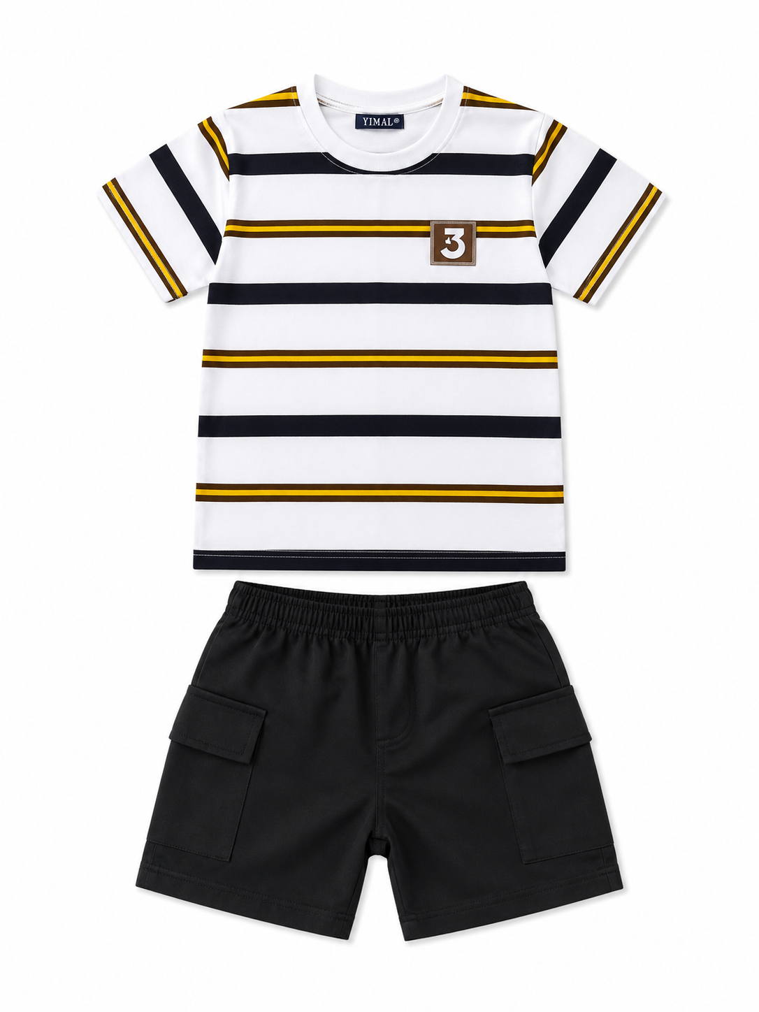 Set niño playera blanca con rayas negras y mostaza con short cargo negro estilo casual moderno