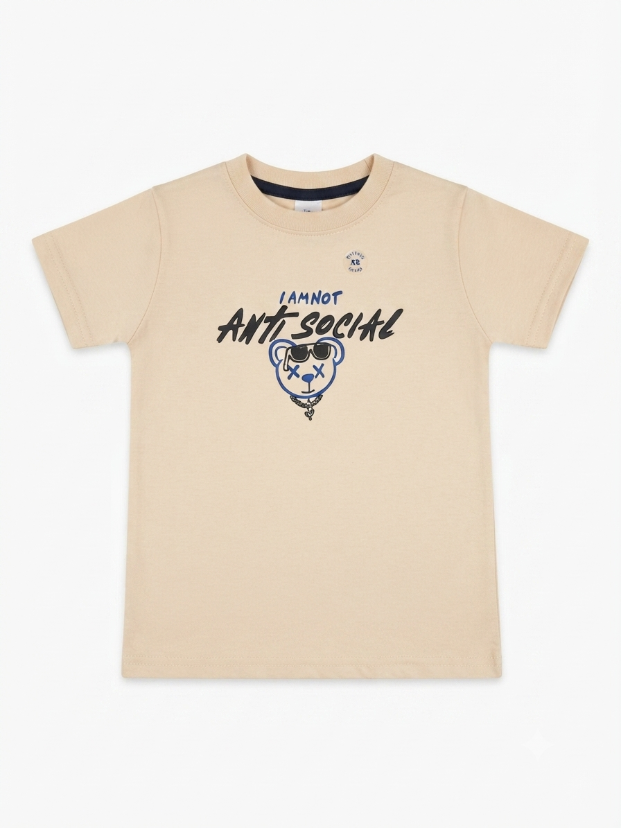 Playera niño cuello redondo manga corta color beige con estampado frontal moderno
