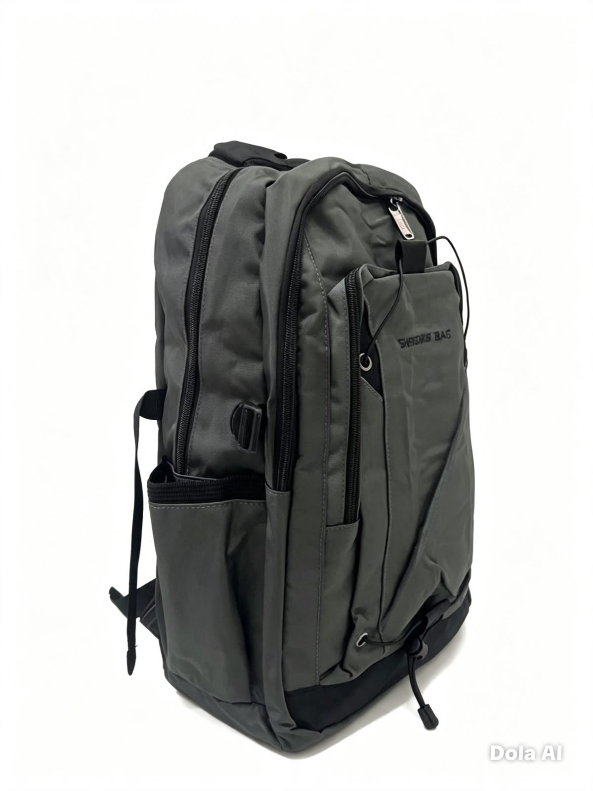 Mochila juvenil gris con diseño urbano