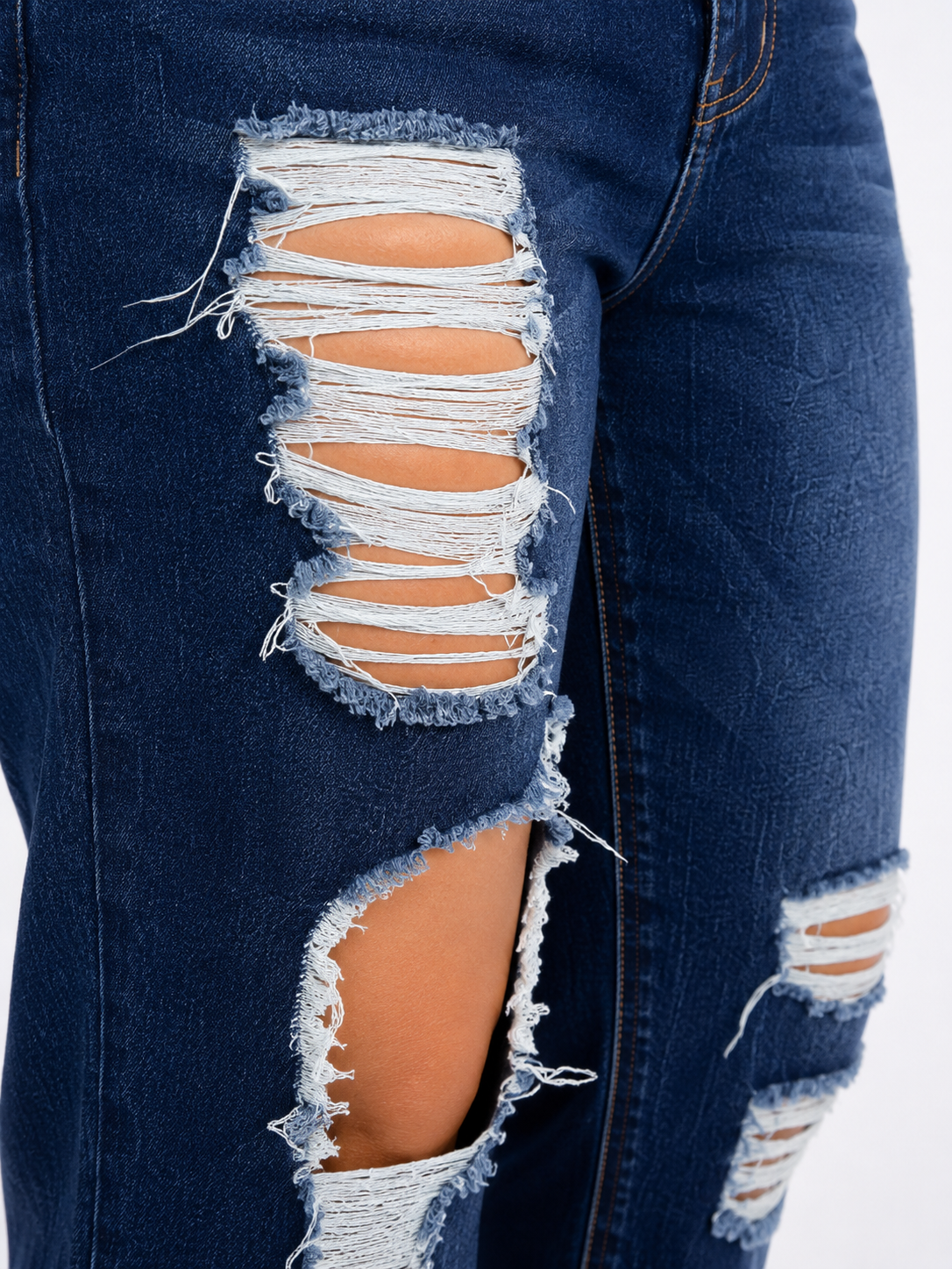 Pantalón dama mezclilla wide leg con rasgados extremos