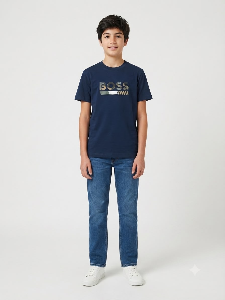 Playera niño cuello redondo color azul marino con estampado frontal