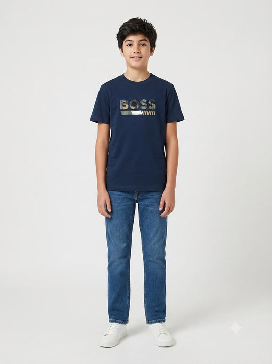 Playera niño cuello redondo color azul marino con estampado frontal