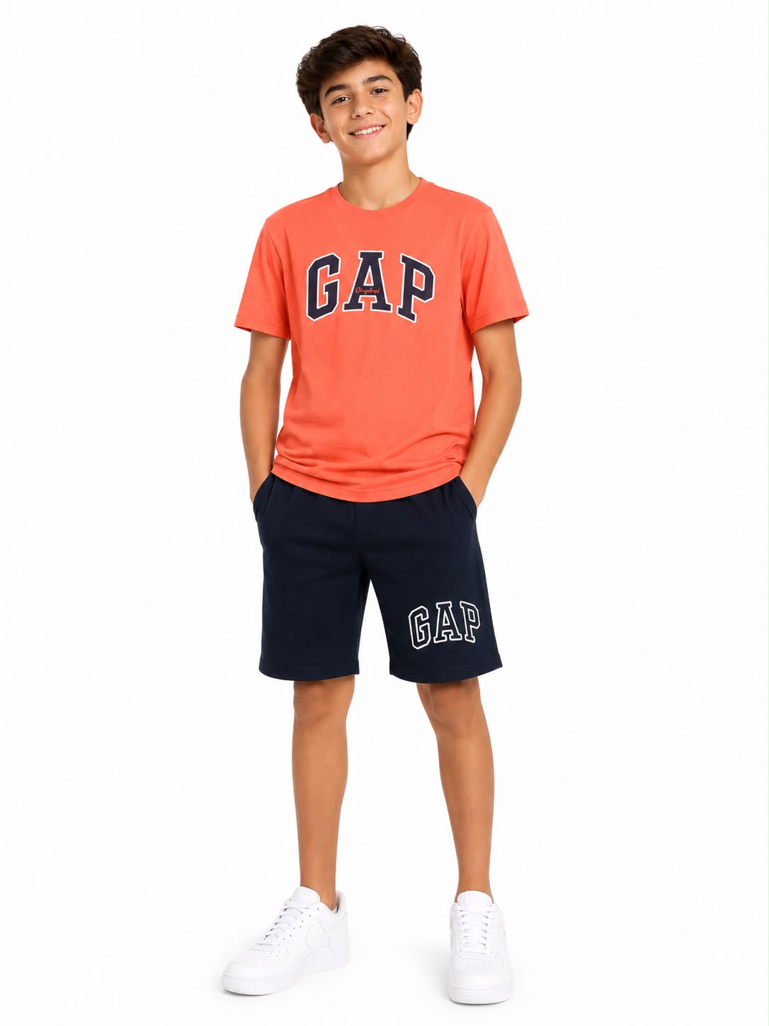 Set niño playera naranja con short azul marino estampado GAP estilo casual deportivo