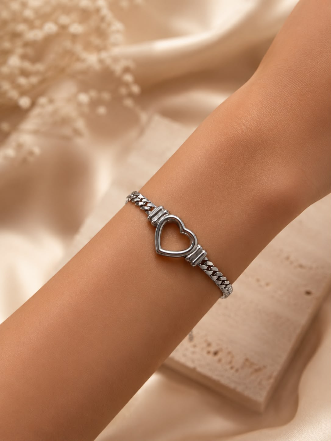 Set accesorio collar y pulsera con corazón plateado
