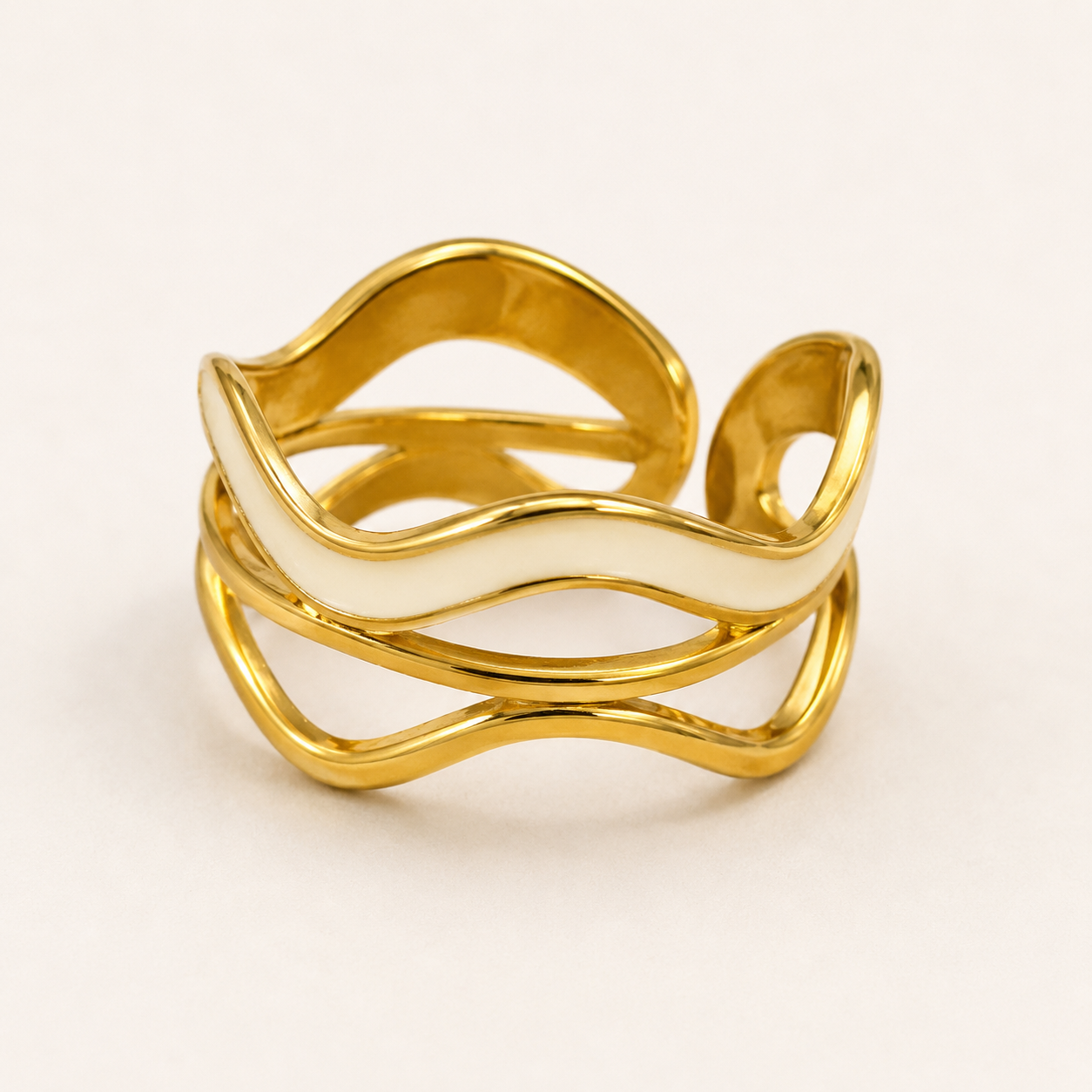 Anillo dama dorado con diseño de ondas ✨🤍