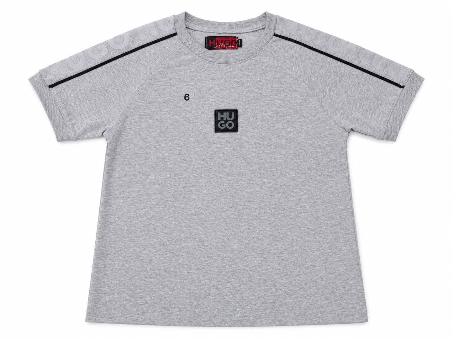 Playera niño cuello redondo color gris con detalle en mangas