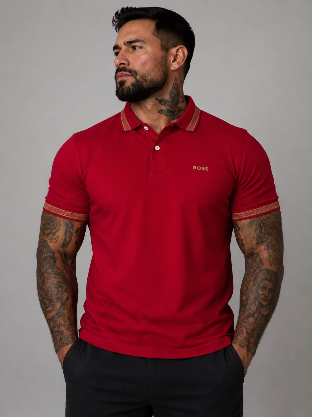 Playera caballero Tipo Polo B@SS Roja con Cuello Rojo y Detalles Beige