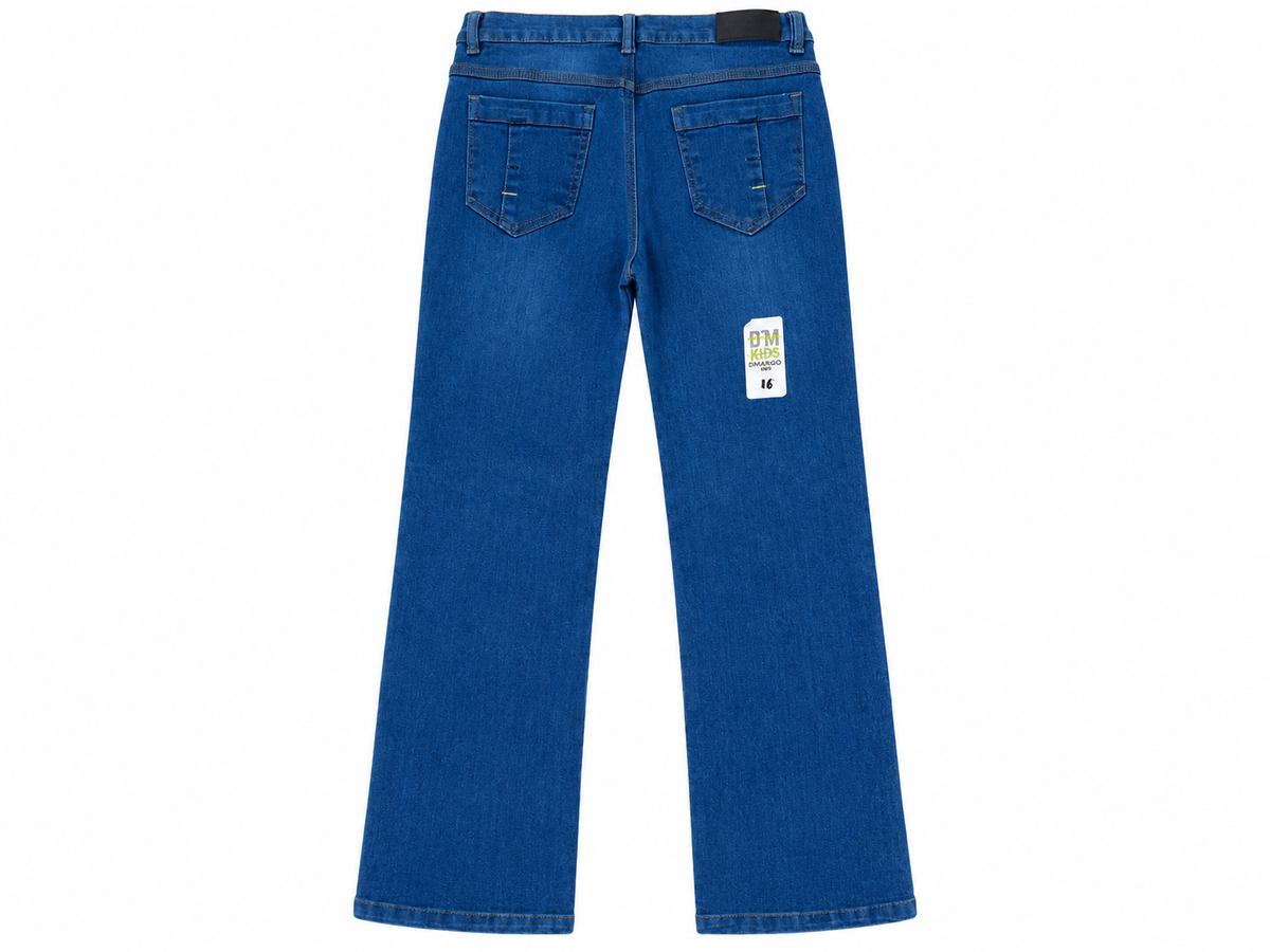Pantalón niño de mezclilla azul con efecto desgastado y detalles rasgados
