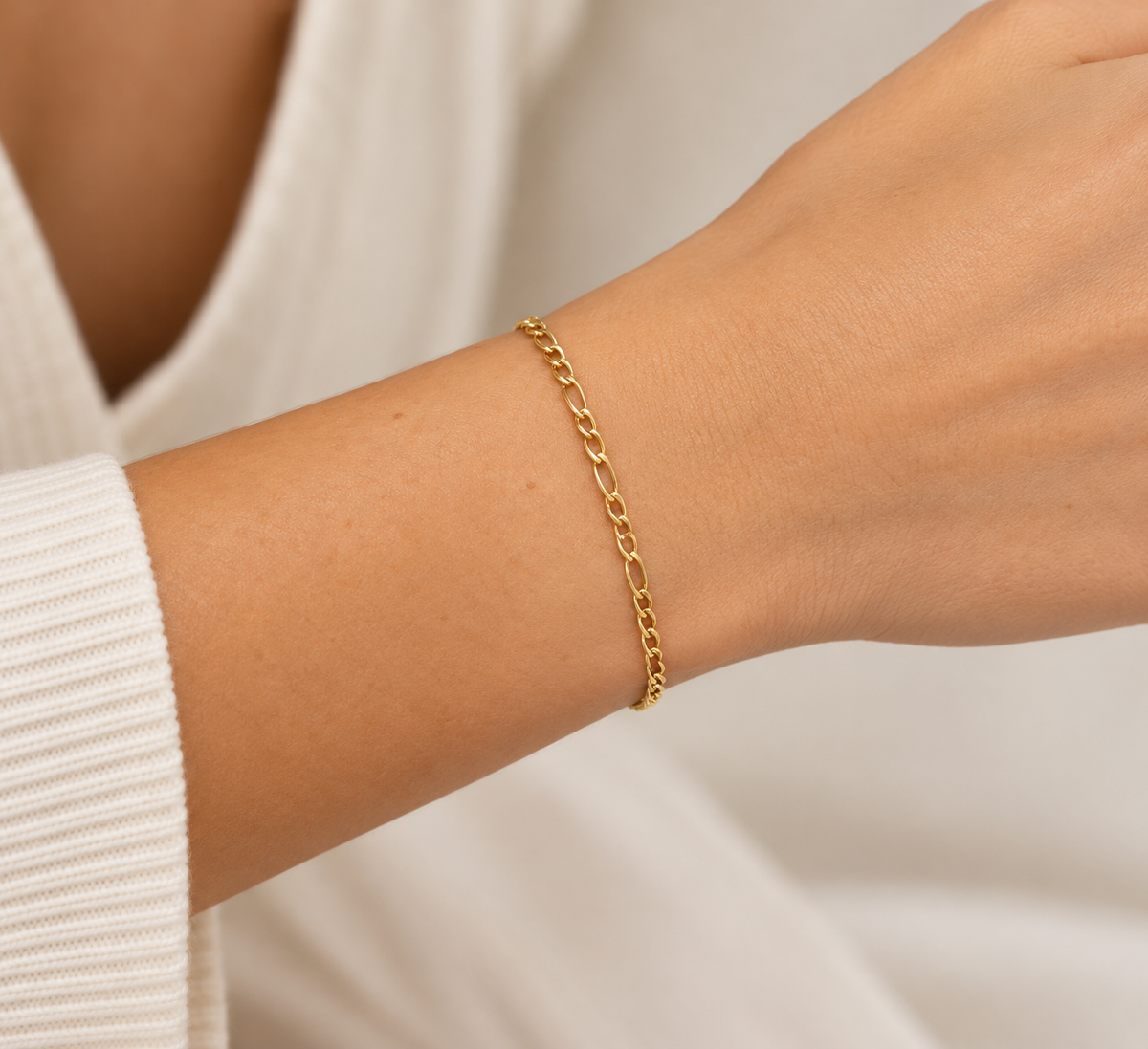 Pulsera dama dorada de eslabones ovalados entrelazados
