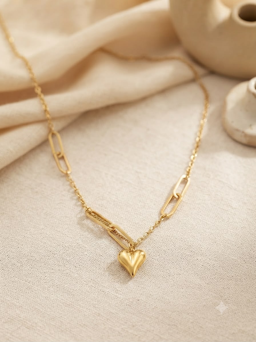 Collar accesorio dama con dije de corazón dorado