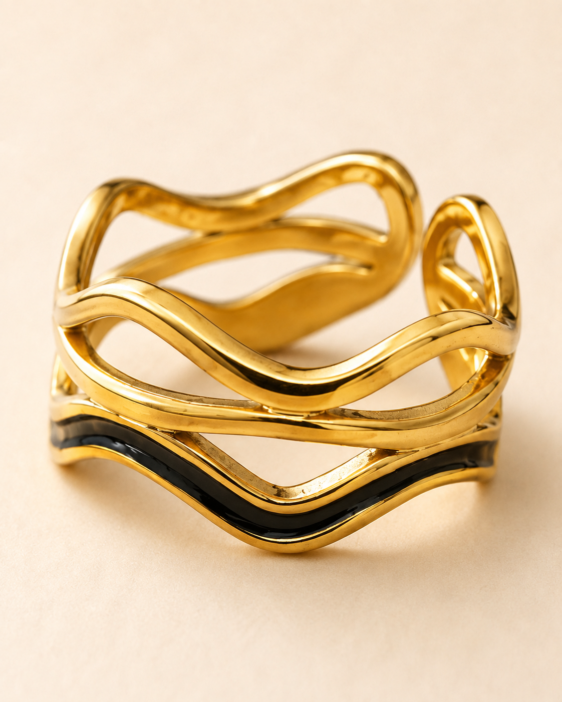Anillo dama dorado con ondas y detalle negro ✨🖤
