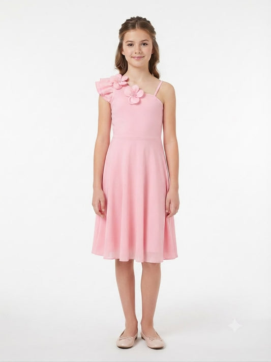 Vestido rosa de un hombro con flores