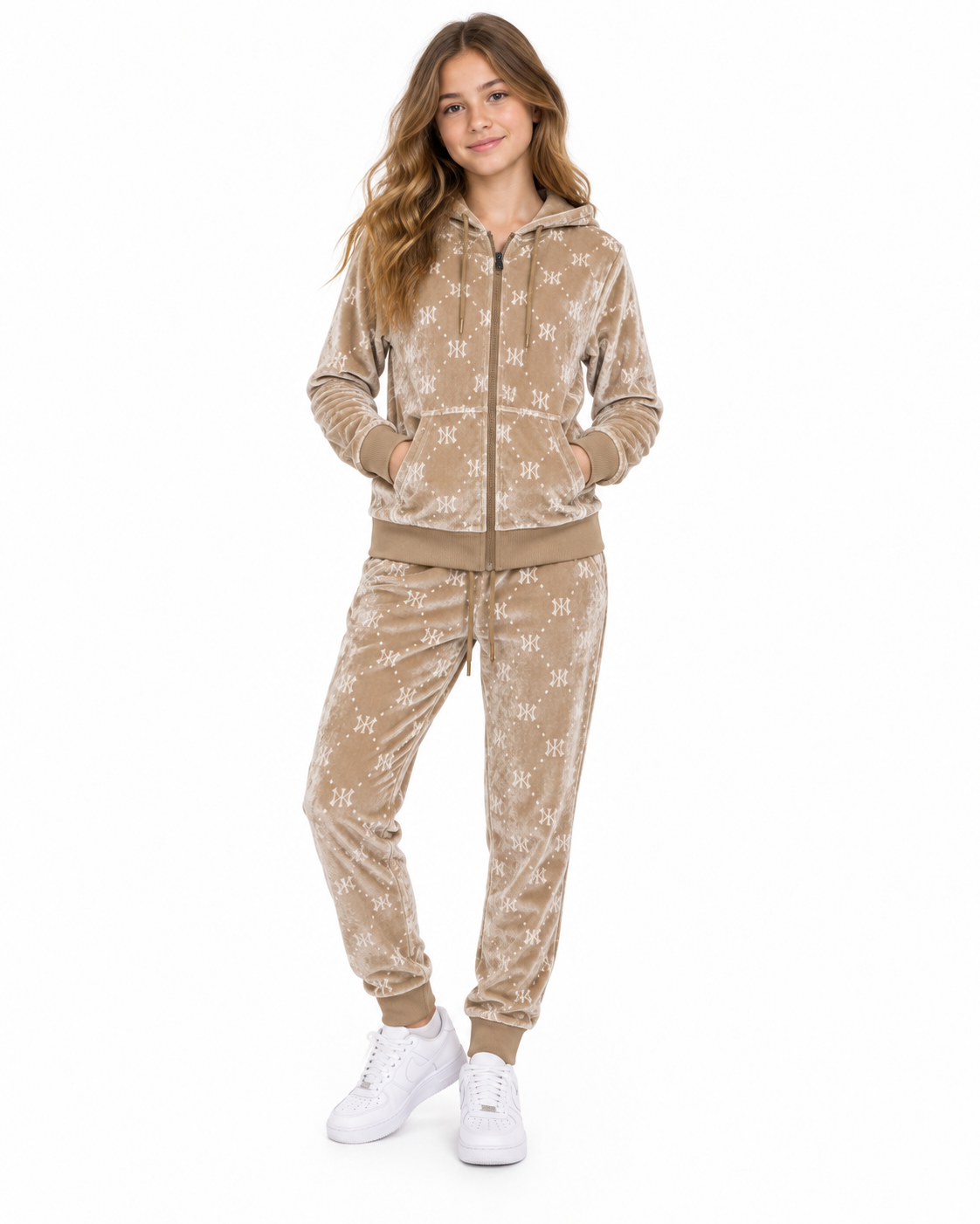 Set niña de 2 piezas en tono beige con estampado monograma 🤎✨