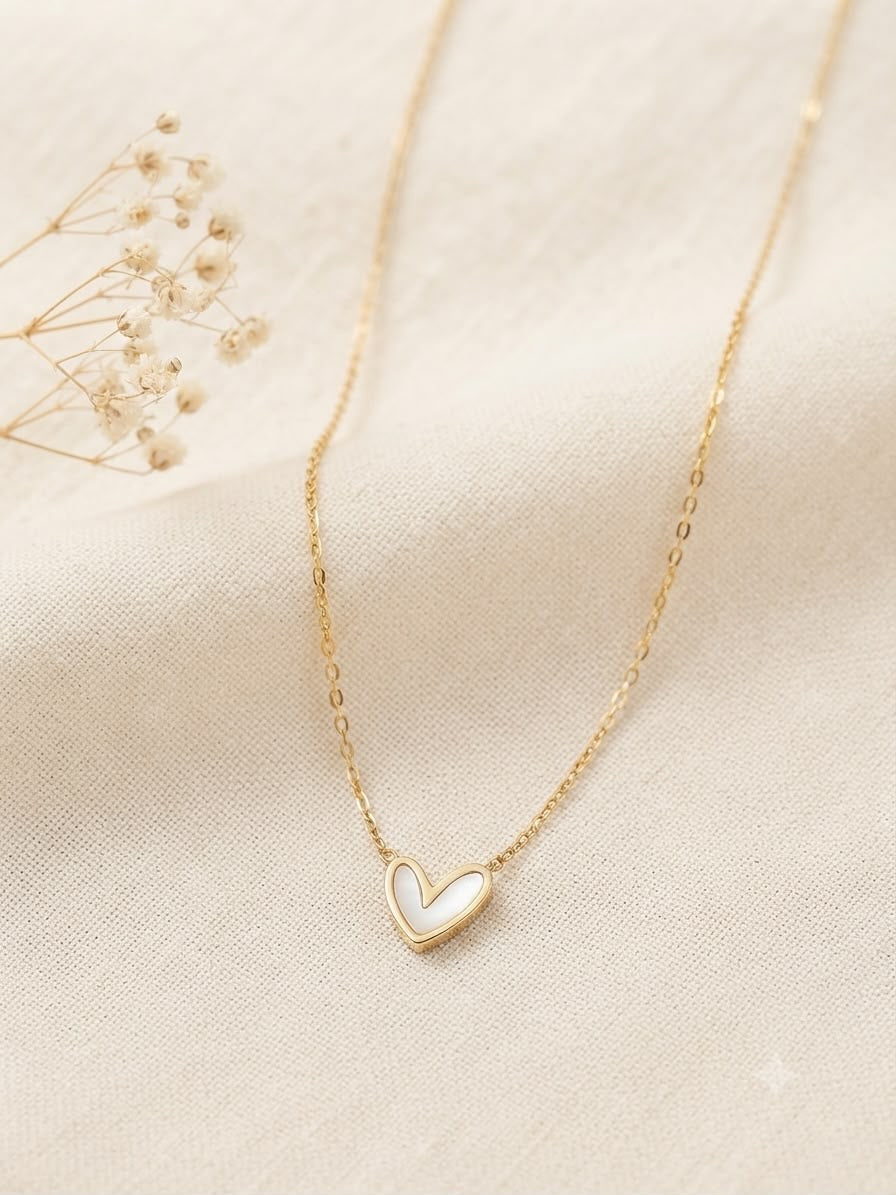 Collar Dama corazón dorado centro blanco