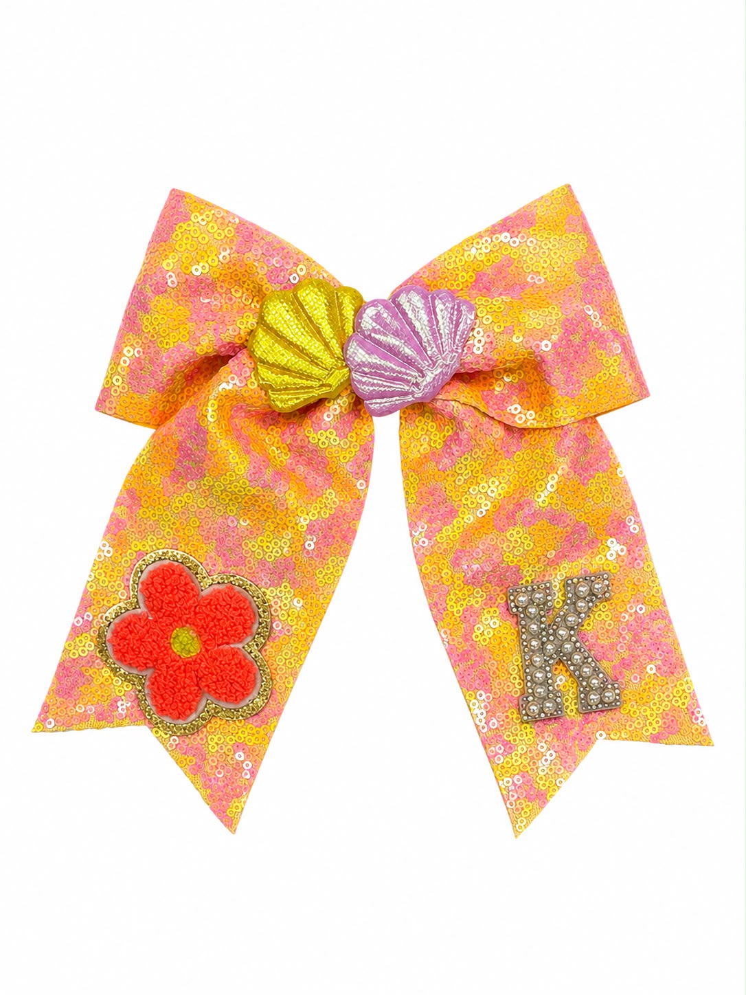 Moño niña rosa con lentejuelas y detalles decorativos