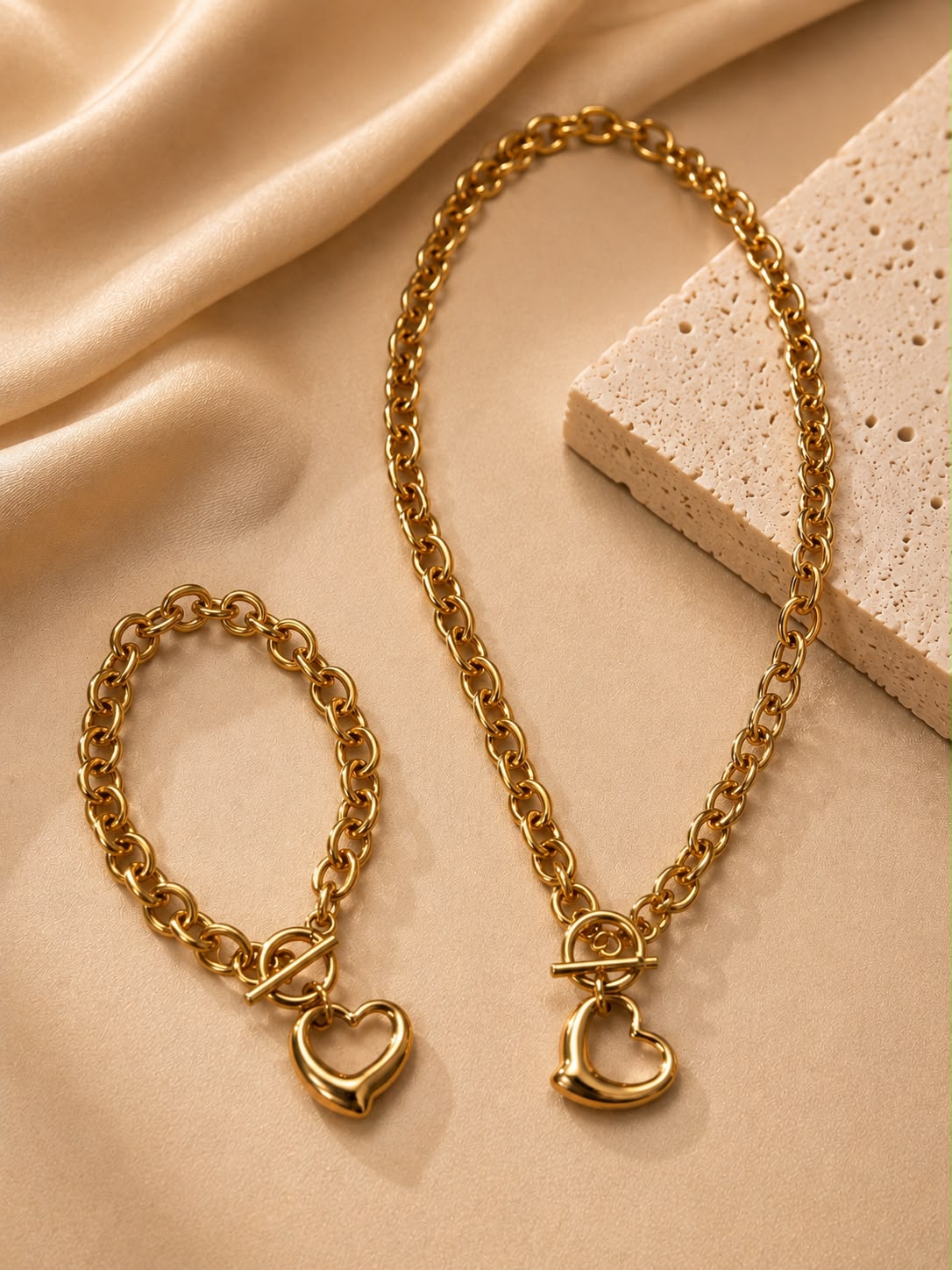Set accesorio collar y pulsera con corazón dorado