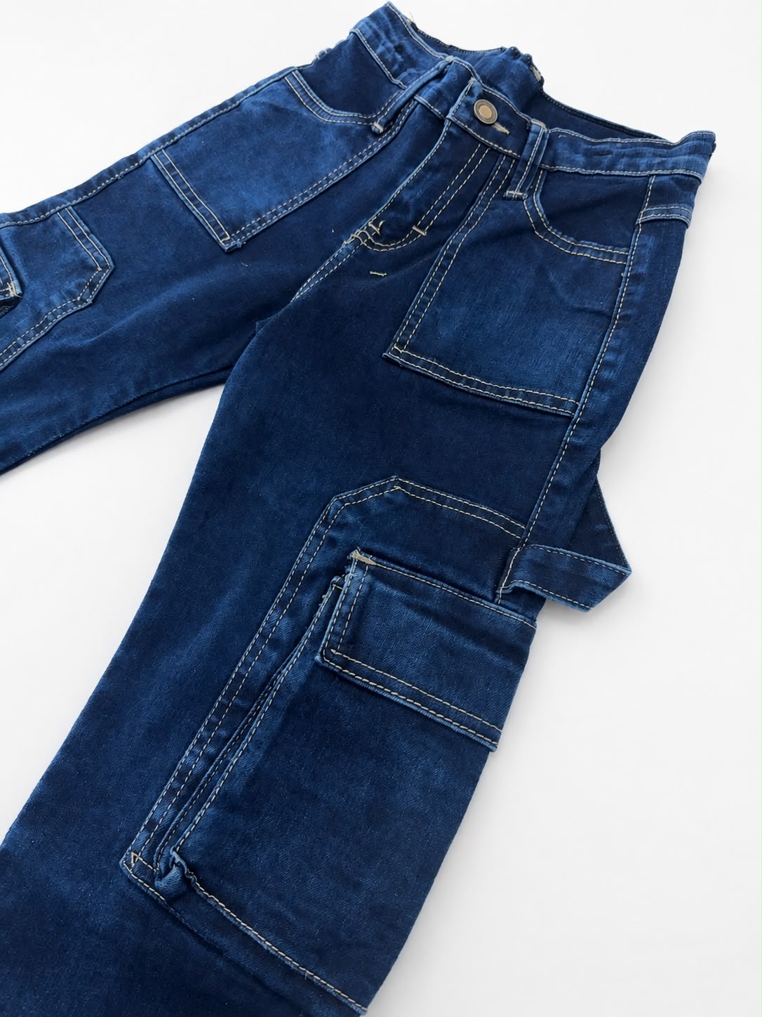 Pantalón niño mezclilla tipo cargo azul oscuro