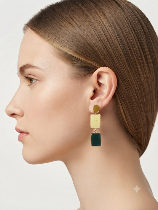 Aretes colgantes geométricos en verde