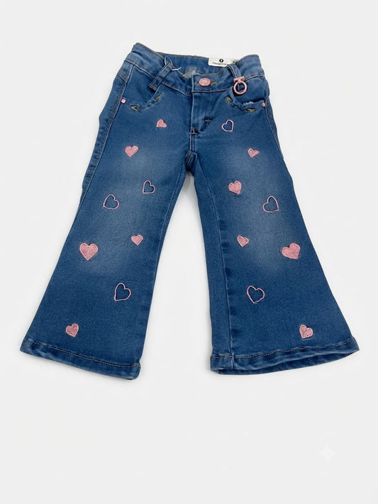 Pantalón niña acampanado mezclilla corazones bordados