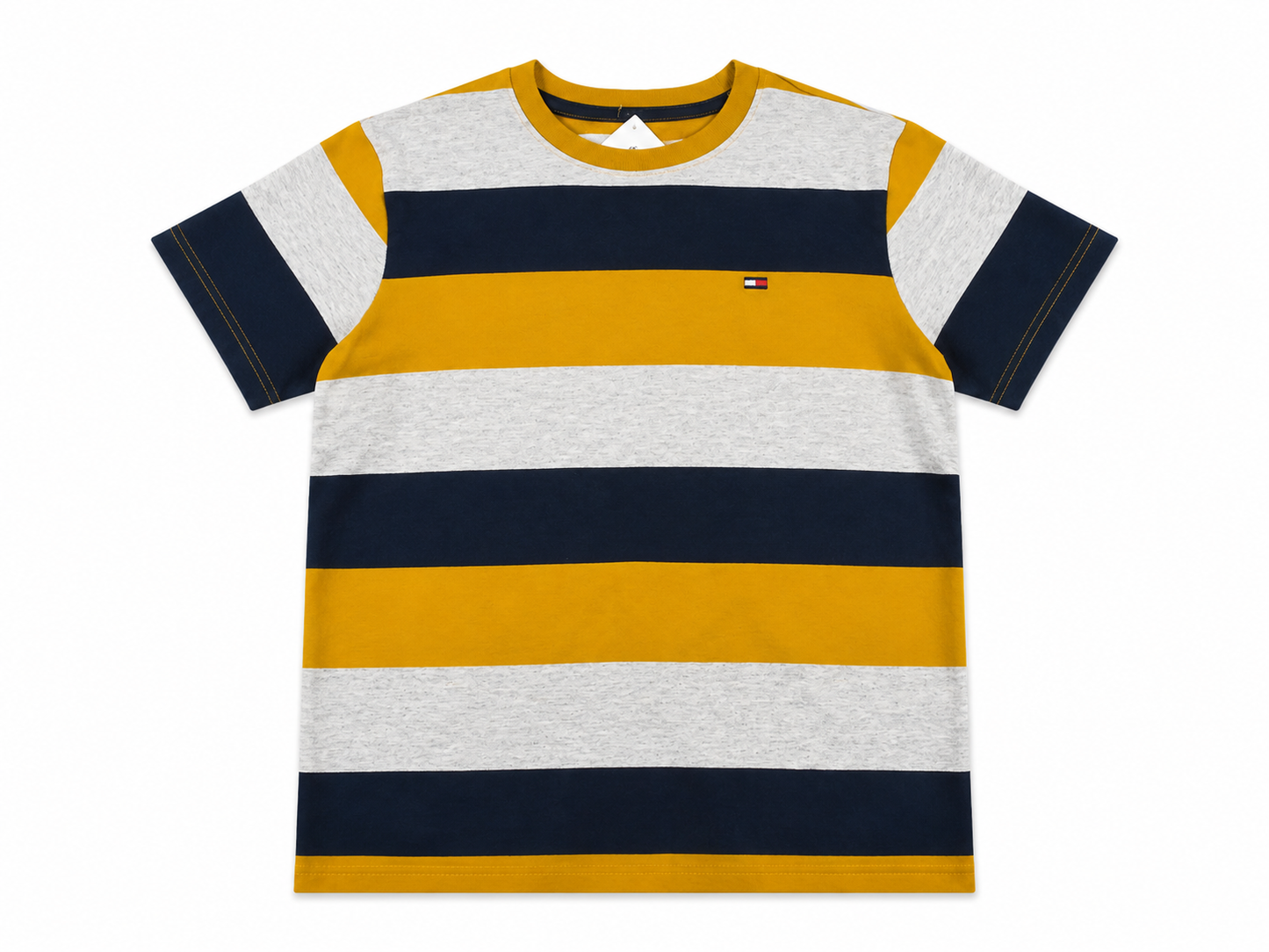 Set niño playera de rayas mostaza con bermuda de mezclilla