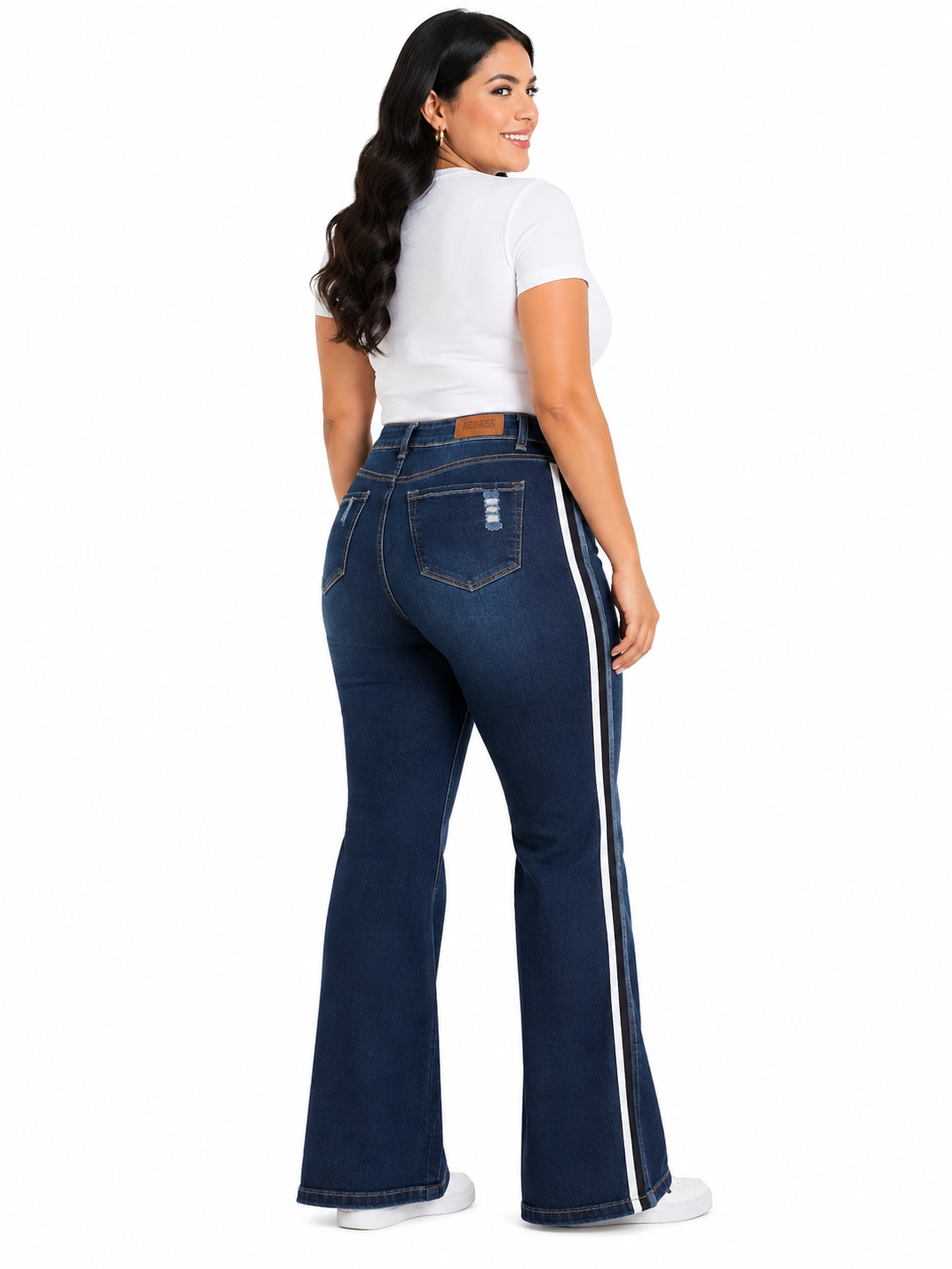 Pantalón dama mezclilla azul oscuro con líneas laterales blancas y bolsas funcionales