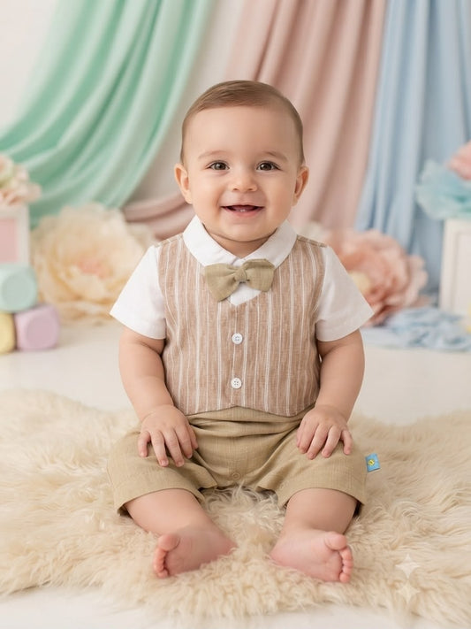 Set niño con chaleco y moño beige