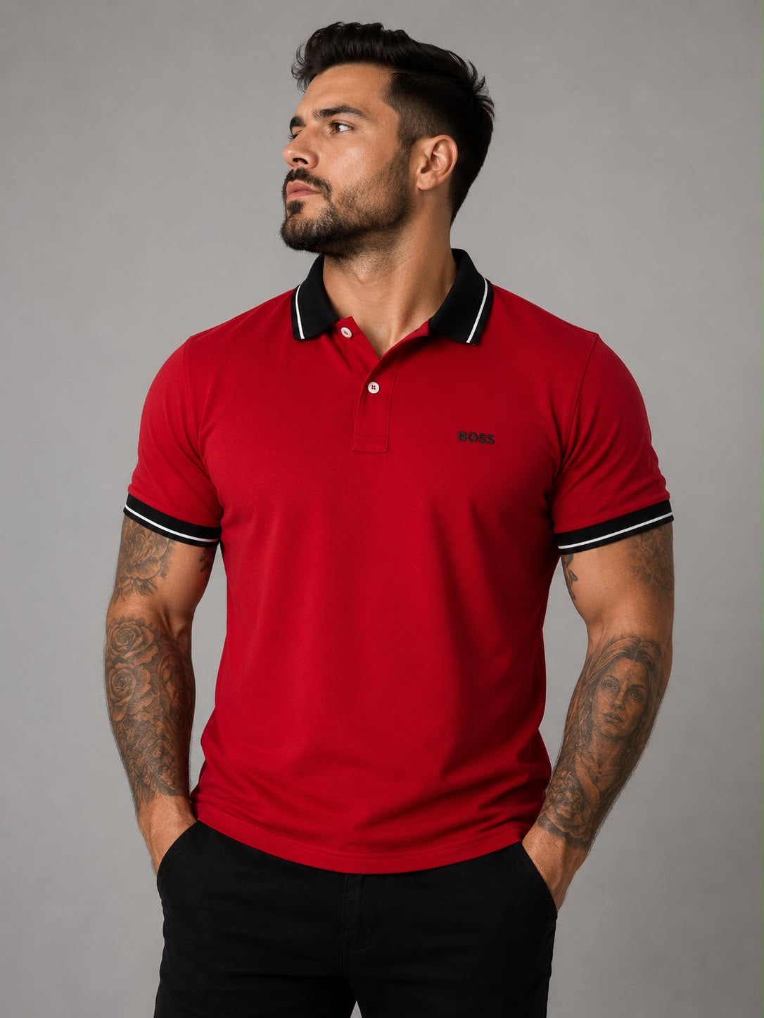 Playera Caballero Tipo Polo B@SS Roja con Cuello Negro y Líneas Blancas