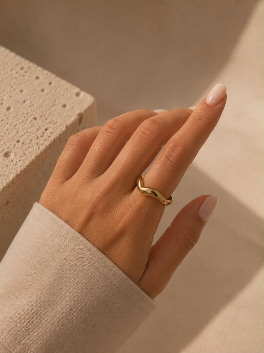 Anillo Dama dorado diseño ondulado
