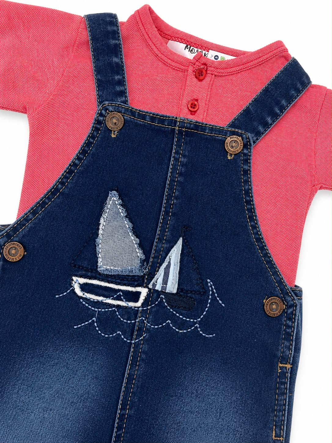 Set niño con jumper de mezclilla y playera coral
