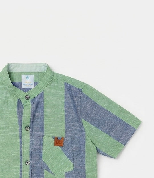 Camisa niño cuello redondo de rayas verde y azul