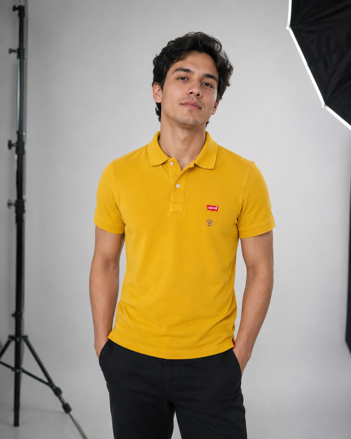 Playera Caballero chica polo L@VI STR@USS mostaza