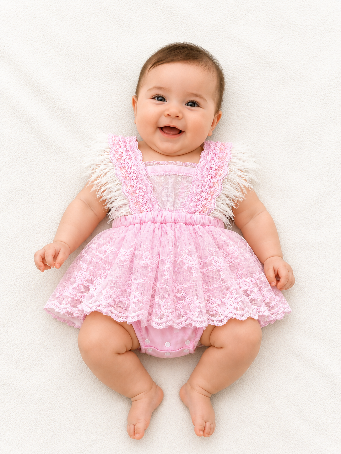 Vestido-Romper para Bebé con Encaje y Detalles de Plumas🩷 NIÑA MESES