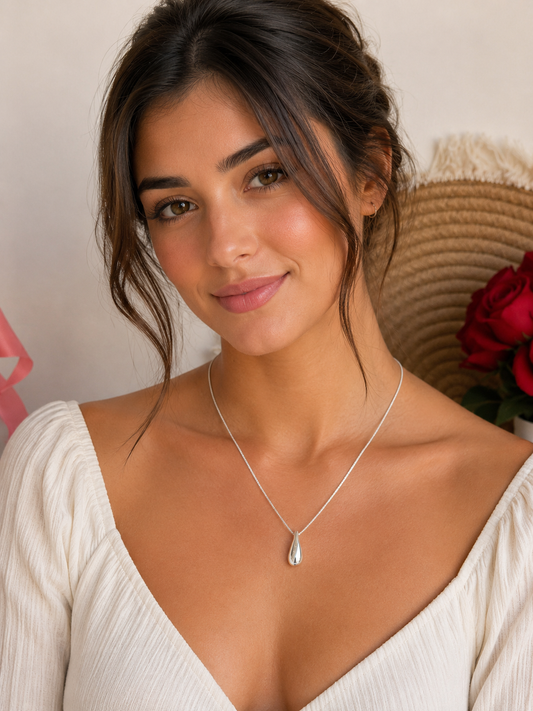 Cola accesorio Dama gota plateada