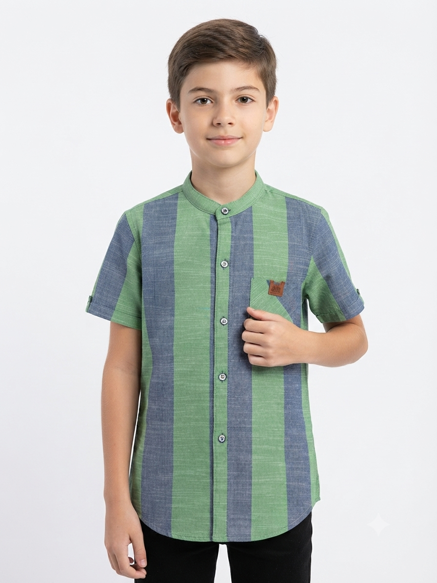 Camisa niño cuello redondo de rayas verde y azul
