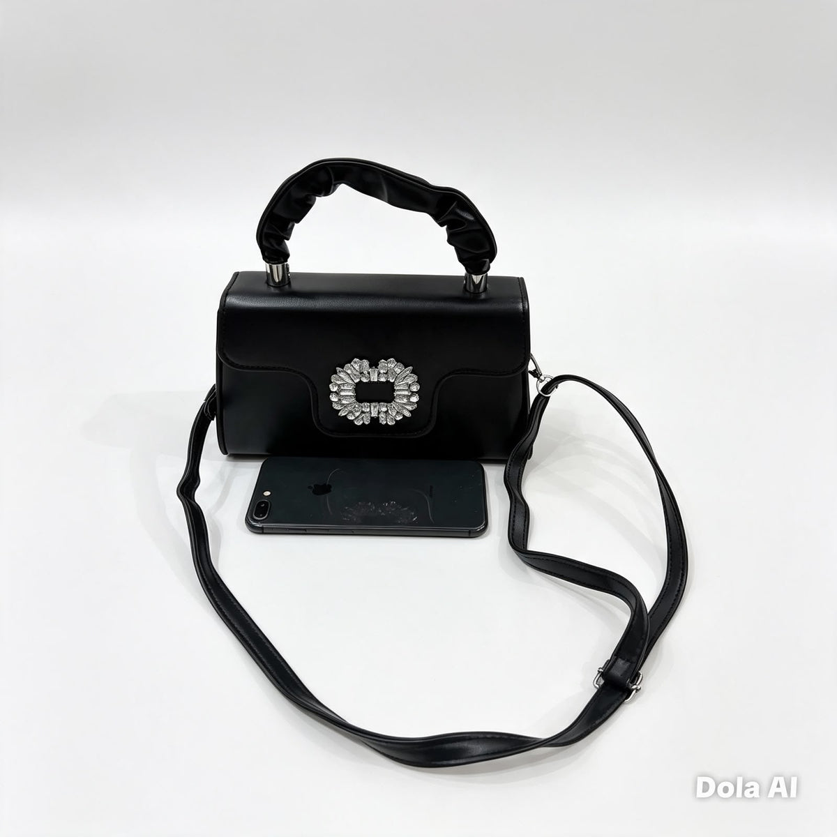 Bolsa dama con asa fruncida y detalle de pedrería ✨
