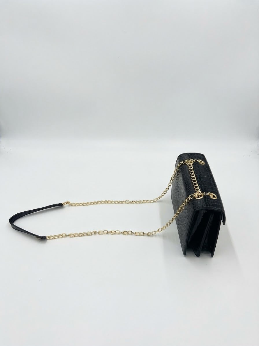 Bolsa dama con textura tipo cocodrilo y cadena ✨