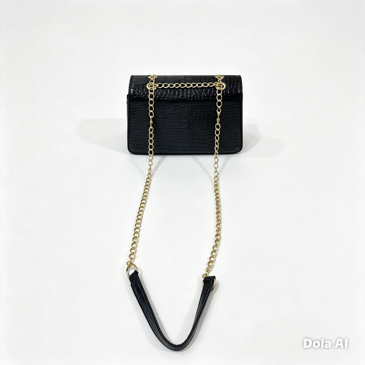 Bolsa dama con textura tipo cocodrilo y cadena ✨