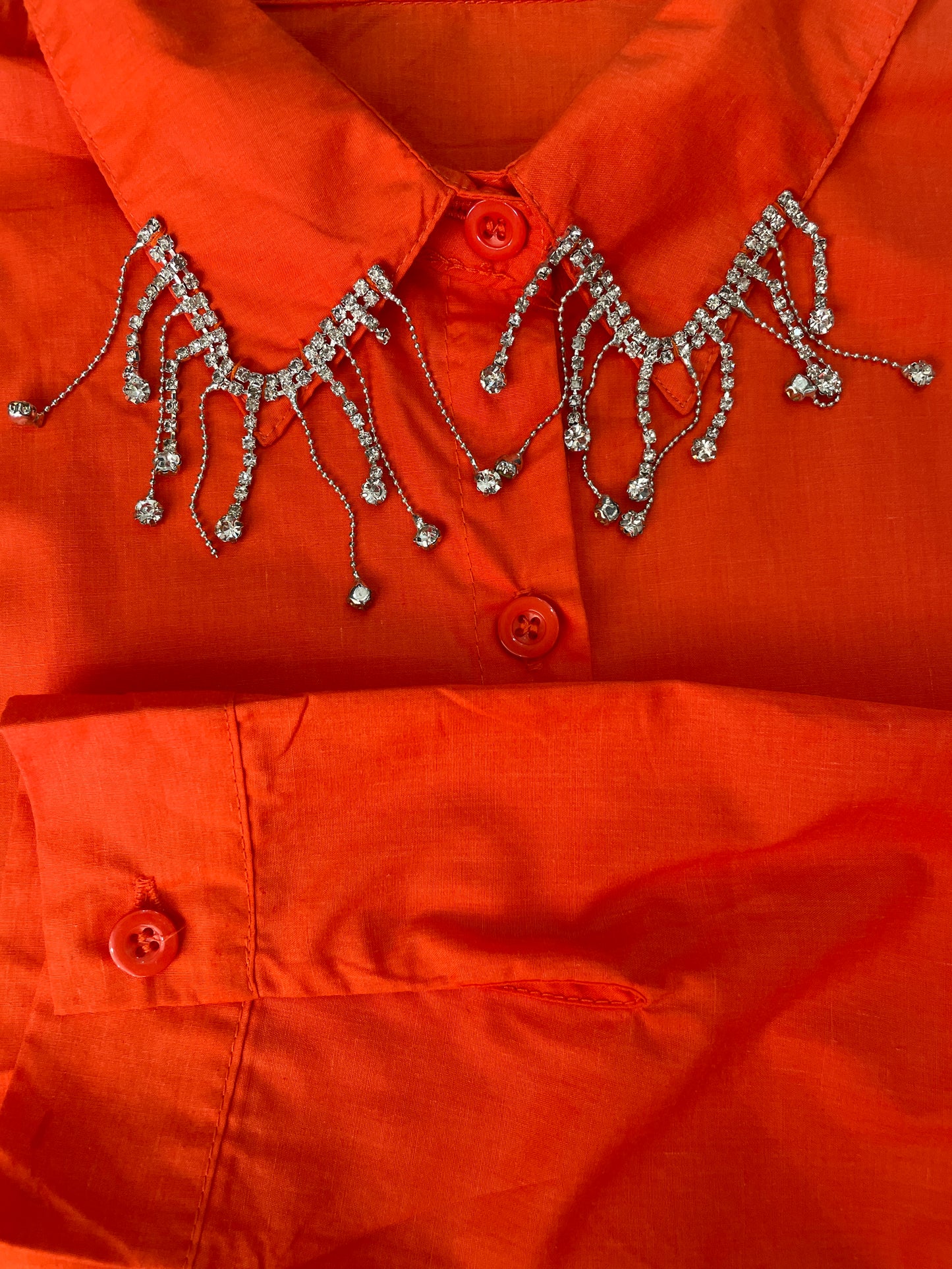 🧡 Blusa dama Camisera con Detalle de Pedrería – Elegancia que roba miradas 🧡