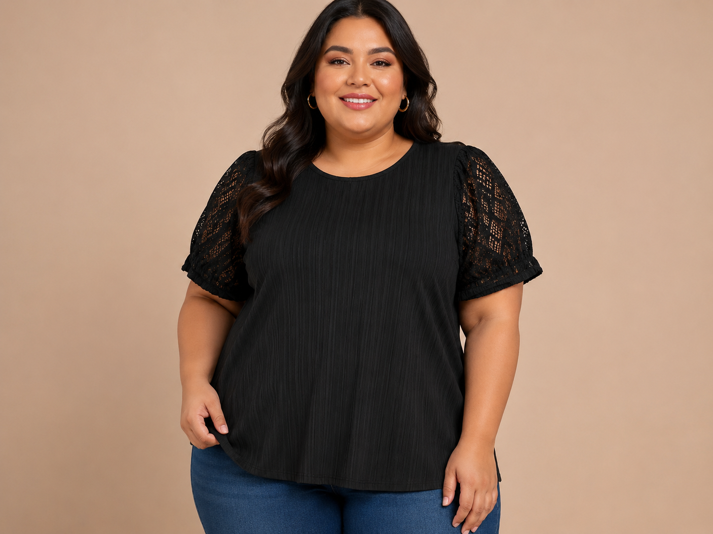 Blusa dama Negra Texturizada con Mangas de Encaje Floral