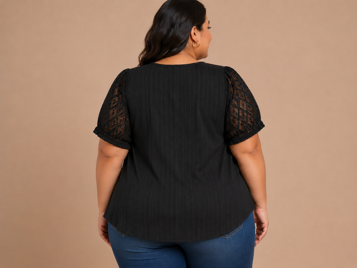 Blusa dama Negra Texturizada con Mangas de Encaje Floral